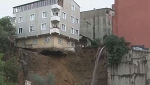 Sütlüce'de bir binada çökme tehlikesi
