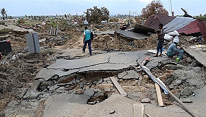 Endonezya'daki depremde ölü sayısı 2 bin 65'e yükseldi