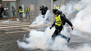 Paris'te sarı yeleklilere müdahale