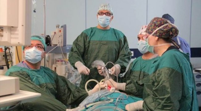Türk Cerrahlar Azerbaycan'da İzsiz Tiroit Ameliyatı Gerçekleştirdi